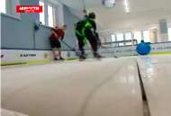 В Красноярске обучают детей хоккею по новой методике